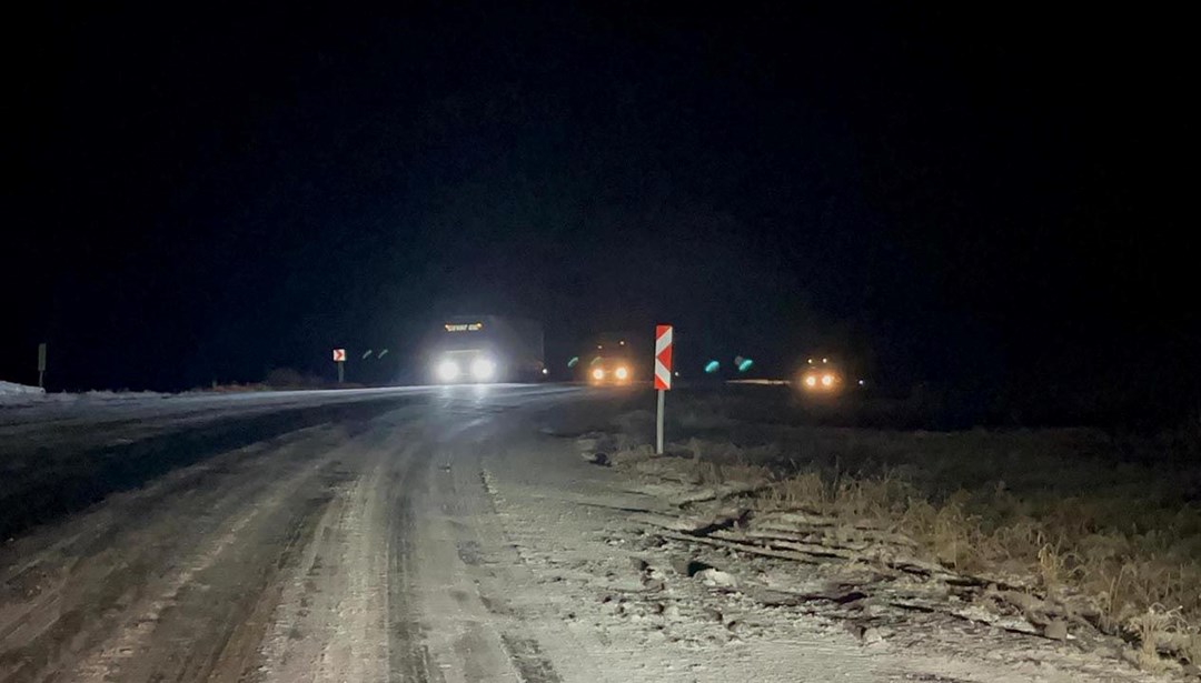 Kış yüzünü gösterdi: Tırlar Ilgar Geçidi'nde mahsur kaldı