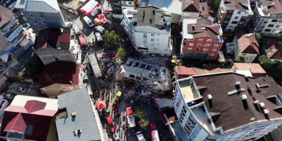 Kocaeli’de çöken binanın enkazından bir kişi daha çıkarıldı
