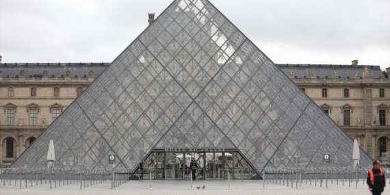 Louvre Müzesi’nde çalınan eserler henüz bulunamadı