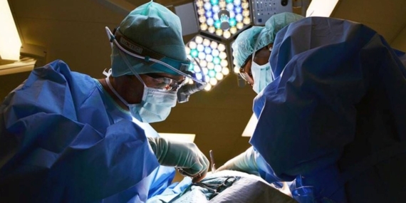 Mide küçültme ameliyatında ölüme fezleke: Doktorluktan men edilmesine rağmen ameliyat yaptı