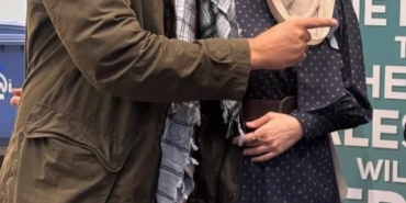 Oyunculuğu bırakıp evlenmişti, Avustralyalı aktör eşi Reshad Strik ile fotoğrafını paylaştı!