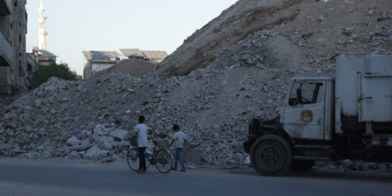 Şamda devrik Esed rejimi enkazlardan yapay dağ oluşturdu