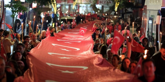 Serikte 200 metrelik bayrakla Cumhuriyet yürüyüşü