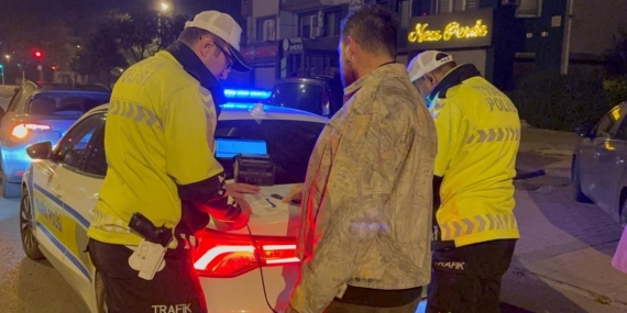 Şirket aracıyla alkollü yakalandı, polisi suçladı