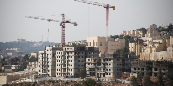 Soykırımcı İsrail Doğu Kudüsün güneyinde bin 300 yeni yasa dışı yerleşim birimini onayladı