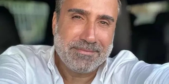 Tanınmaz hale gelen Emrah sahnede hüngür hüngür ağladı: Son hali şaşırttı