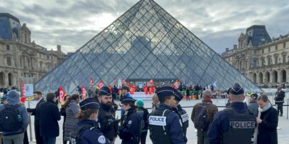 Tarihi eserlerin çalındığı Louvre Müzesi için yeni güvenlik tedbirleri alındı
