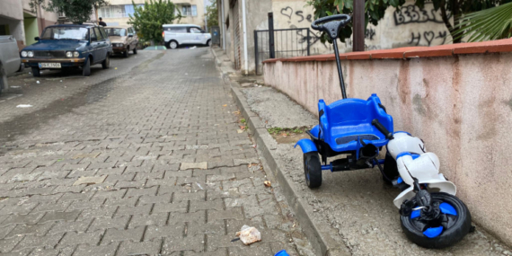 Torununu kurtaran kadın otomobilin çarpmasıyla öldü