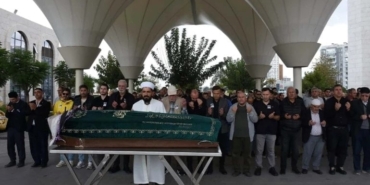 Ünlü sanatçının kızından anneye son bakış