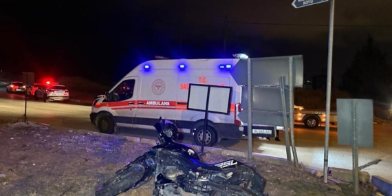 Uşak’ta otomobil ile motosiklet çarpıştı: 2 yaralı