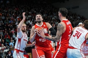 12 Dev Adam farklı galip! İsviçre'yi 85-60 yendik