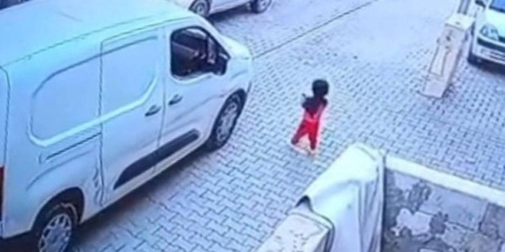 2 yaşındaki çocuk kargo aracının çarpması sonucu öldü