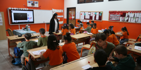 6 öğretmen ve 250 öğrencisini kaybeden okulda hüzünlü Öğretmenler Günü