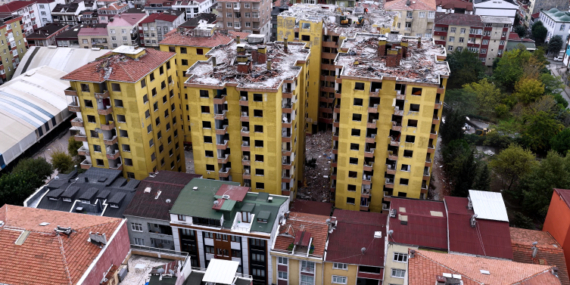 8 blokluk Doğuş Sitesi yarısı bizden desteğiyle baştan inşa ediliyor