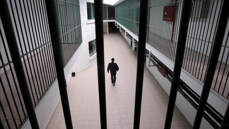 Açık görüşte vahşet: Kızına saldırıp duvara fırlattı