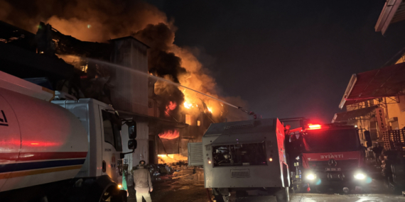 Adana’da iş yerinde çıkan yangına kontrol altına alındı