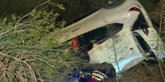 Adana’da uçuruma yuvarlanan otomobilin sürücüsü yaralandı