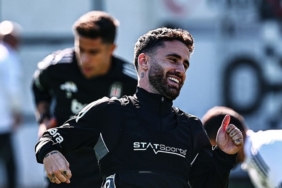 'Ağrılarım var' diyerek idmana çıkmamıştı! Beşiktaş Rafa Silva hakkında kararını verdi!