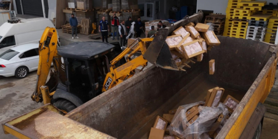Antalya’da 25 ton son kullanma tarihi geçmiş tavuk ele geçirildi