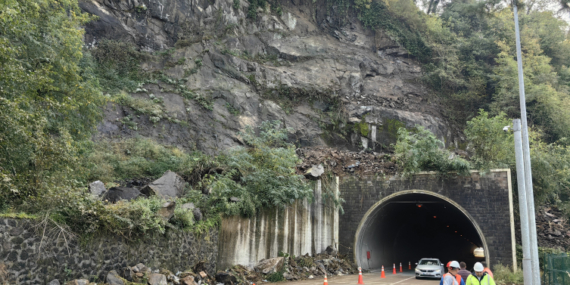 Artvin’de Sarp Sınır Kapısı yolunda heyelan