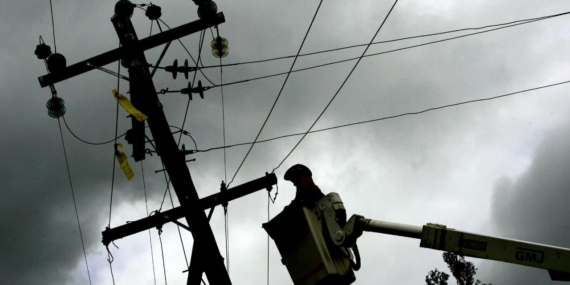 Avustralya’da binlerce ev ve iş yeri, tropikal siklon nedeniyle elektriksiz kaldı