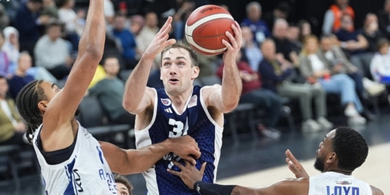 Bahçeşehir deplasmanda Anadolu Efes’i devirdi!