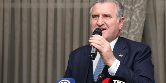 Bakan Bak: İstanbulda amatör futbol kulüplerinin tesisleşmesine çok büyük yatırım yapacağız