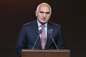 Bakan Ersoy: Ayasofya'da zemin tamamen korunmuş durumda