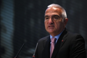 Bakan Ersoy: Yıl sonu 64 milyar dolarlık turizm geliri hedefine emin adımlarla ilerliyoruz