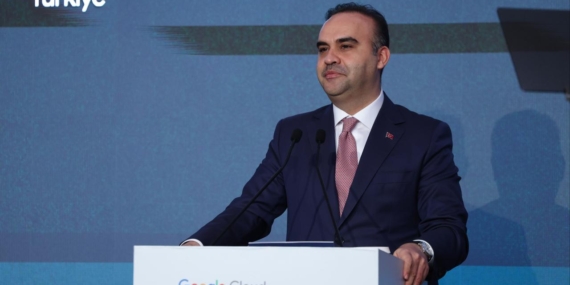 Bakan Kacır: 10 milyar dolarlık veri merkezi ve yapay zeka yatırımını harekete geçireceğiz