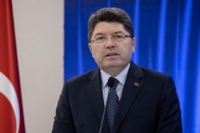 Bakan Tunç: Türkiye, darbecilerin yazdırdığı anayasadan kurtulmalı