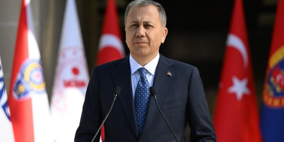 Bakan Yerlikaya: Suç odaklarına karşı mücadeleyi yok saymak, vatan evlatlarının emeğine hakarettir