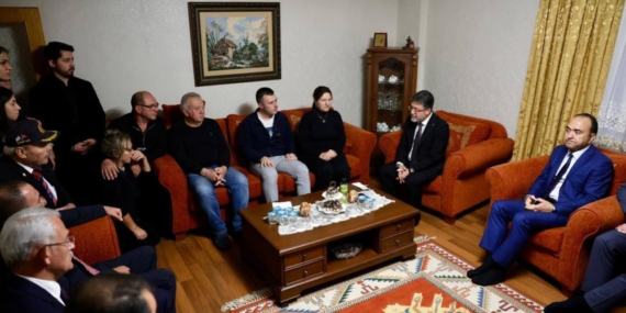 Bakan Yumaklı, şehit pilot Hasan Bahar’ın ailesini ziyaret etti
