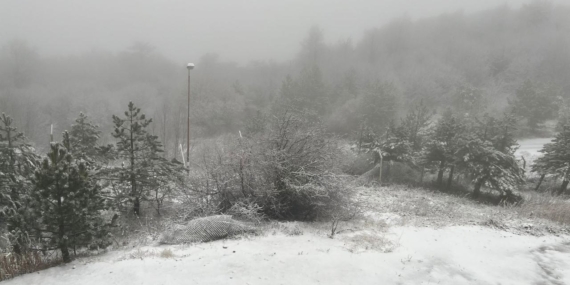 Balıkesir Sındırgı’da yüksek kesimlere kar yağdı