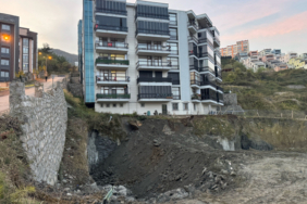 Bartın'da göçük sonrası dolgu ve beton çalışması yapılıyor