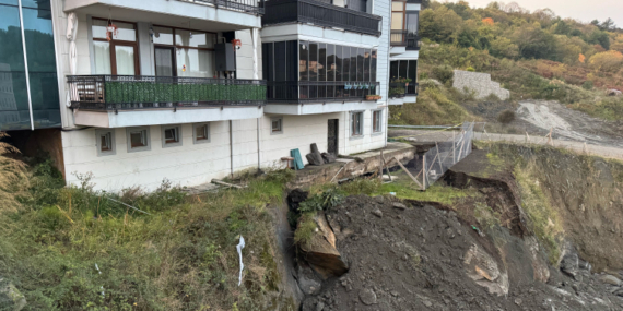 Bartın’da inşaat alanında göçük: Yan apartman tahliye edildi