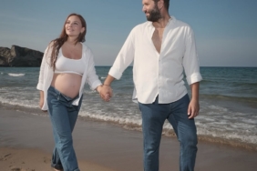 Başak Gümülcinelioğlu anne oldu: Doğum sonrası ilk aile pozu