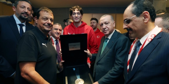 Başkan Erdoğan, 12 Dev Adam’ı yalnız bırakmadı! Maçı tribünden izledi