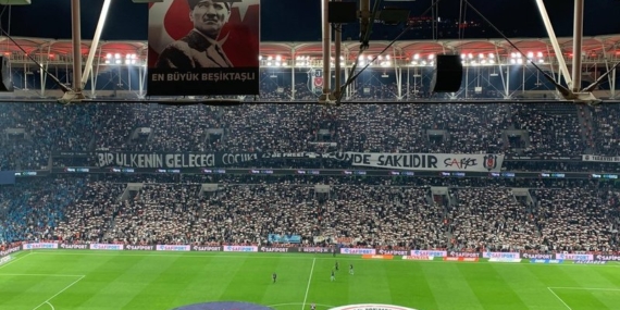Beşiktaş taraftarları Filistin’i unutmadı