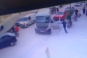 Bir anda hareket etmeye başladı, otopark görevlisi son anda yetişti