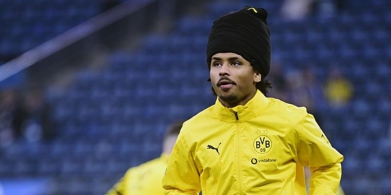 Borussia Dortmund’un yıldızı Adeyemi muşta ve elektroşok silahı taşıdığı için ceza aldı!