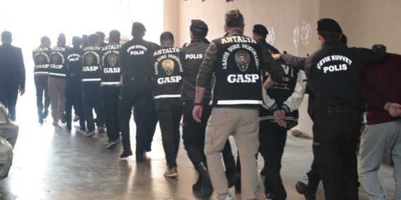 ‘Buluşma tuzağı’ kuran dolandırıcılık çetesi çökertildi