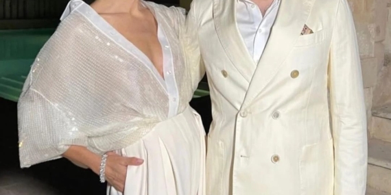 Burcu Esmersoy, eşi Nazım Akmandil’e olan aşkını bu kez çantasına işledi