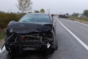 Bursa'da 2 otomobil çarpıştı: 1 ölü