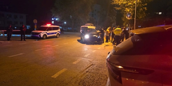 Bursa’da motosiklet ile otomobil çarpıştı: 2 yaralı