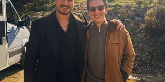 Çağatay Ulusoy’u sette kardeşi ziyaret etti