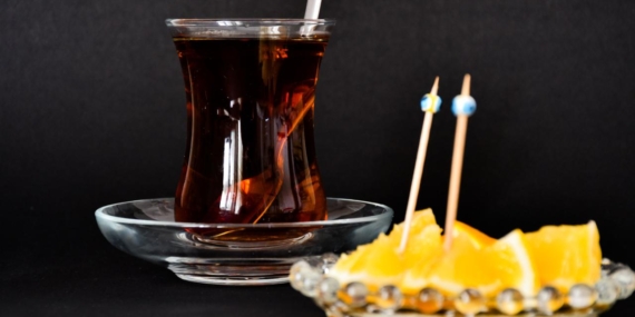 Çayın yanındaki limona para isteyen işletmeye 38 bin TL ceza