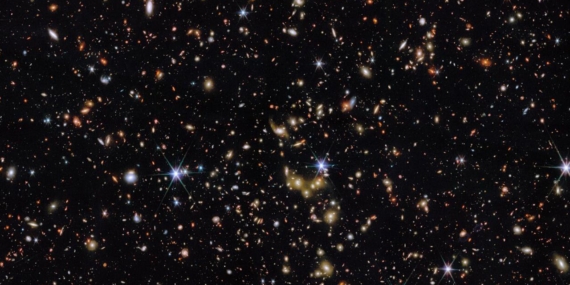 Çin, Göksel Saray istasyonuna en genç astronotunu ve dört siyah fareyi gönderdi