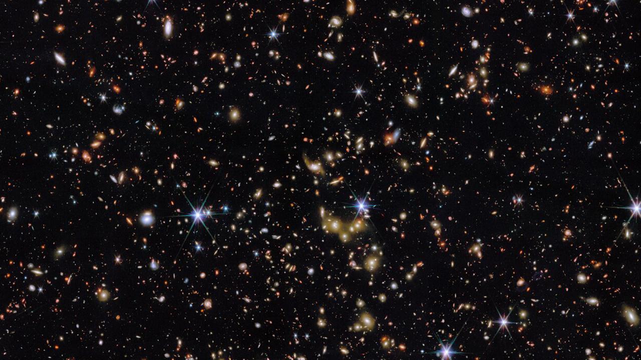 Çin, Göksel Saray istasyonuna en genç astronotunu ve dört siyah fareyi gönderdi