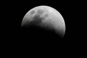 Çinli bilim insanları, Ay'dan gelen kaya ve toprak örneklerinde demir pası buldu